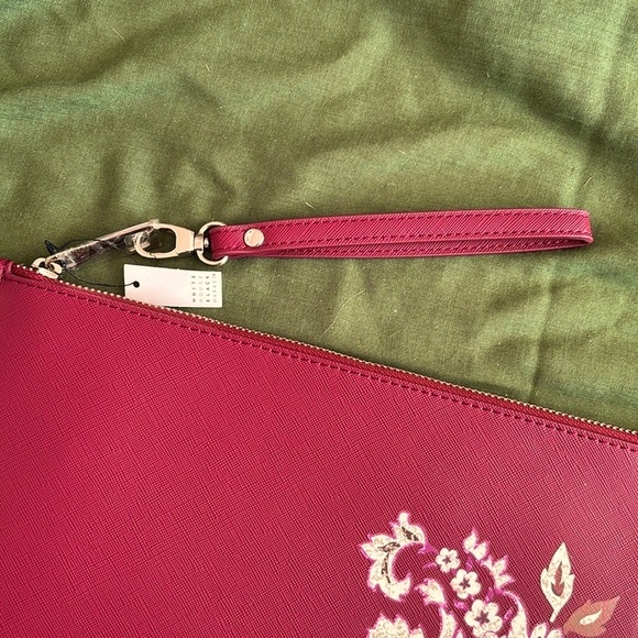 Brand New White House Black Market Maroon Studded Floral Large Wristlet Clutch - Picture 4 of 14